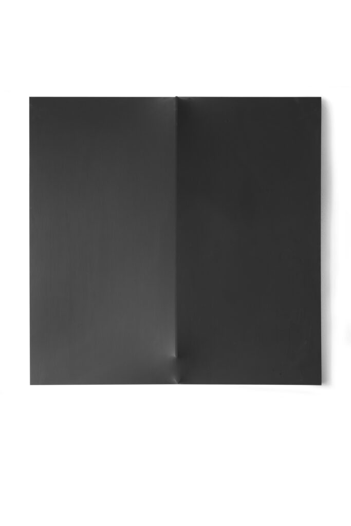 Bruno Gambone, Senza titolo, 1970, black acrylic on extroflexed canvas, 100x100 cm