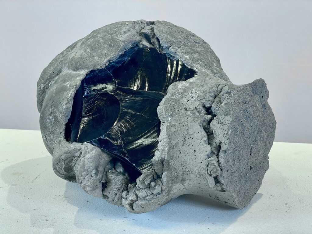 Cracks XXIV , 2023 Concrete and obsidian 8 x 11 x 6 in. 20.3 x 28 x 15.3 cm.